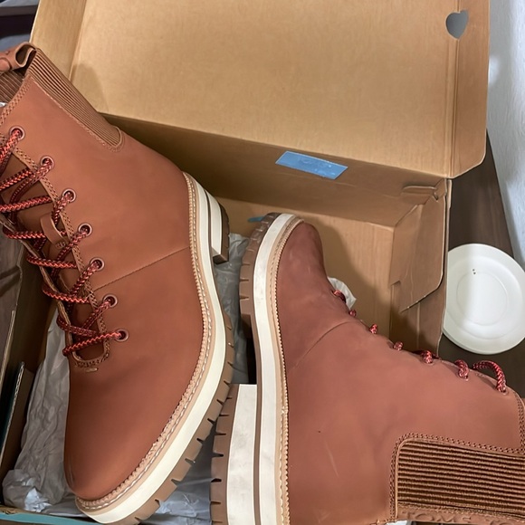 TOMS Lace-Up Boot - Picture 5 of 8